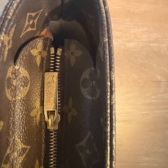 Louis Vuitton Monogram Tote - Picture 6 of 7